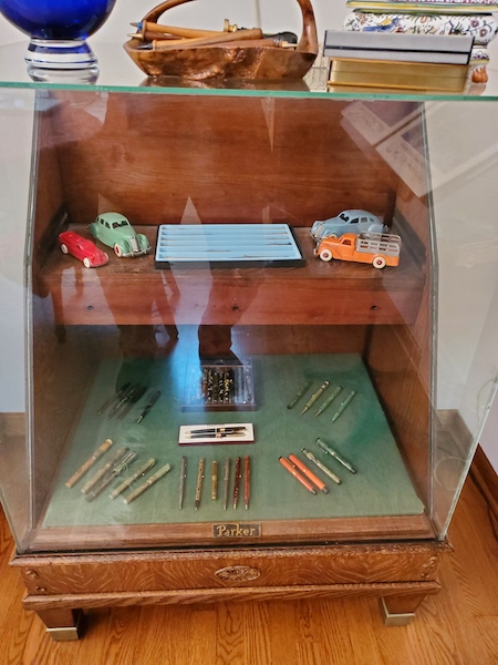 Vintage Pens: 4796: Parker: Counter Display Case